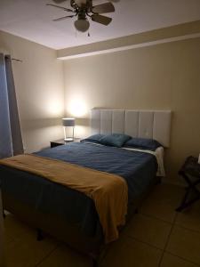 Ένα ή περισσότερα κρεβάτια σε δωμάτιο στο Aparta-Hotel Carmela #2
