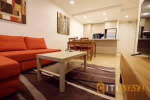 Kuchyň nebo kuchyňský kout v ubytování Ruby Red, 1Bd 1Bth Apt - Woden CBD