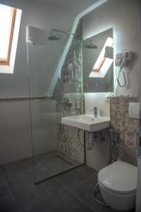Koupelna v ubytování Hotel Luciano