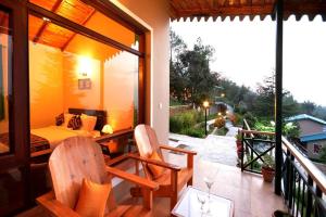 Balkon oz. terasa v nastanitvi BluSalzz Escapade Anant Rasa Resort - Ranikhet