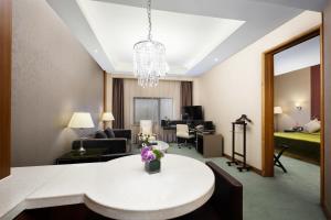 Μια τηλεόραση ή/και κέντρο ψυχαγωγίας στο Grand Noble Hotel Xi’an