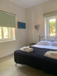 Postel nebo postele na pokoji v ubytování Aeacus Serenity Apartment