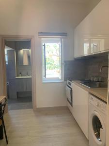 Kuchyň nebo kuchyňský kout v ubytování Aeacus Serenity Apartment