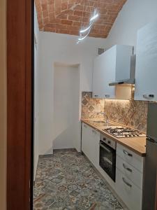 Kuchyň nebo kuchyňský kout v ubytování Casa del Prof - Casa vacanze in centro storico