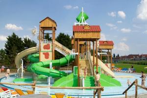 a water park with a water slide in a pool at Luxe chalet in Harderwijk