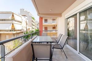 Μπαλκόνι ή βεράντα στο Lux & Style 75sqm with Private Parking in Athens
