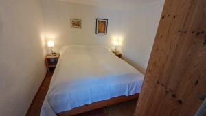 グンマースバッハにあるFerienwohnung am Obstgartenの表示料金はベッド1台分です。