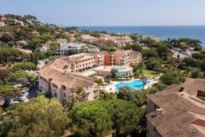 an aerial view of a resort with a swimming pool at Résidence Pierre & Vacances Premium Les Calanques des Issambres in Les Issambres