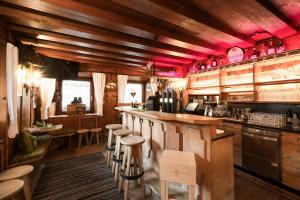 Kuchyňa alebo kuchynka v ubytovaní Hotel Alpenstolz