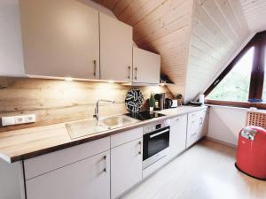Fotografie z fotogalerie ubytování Ferienhaus Urlaub am Meer mit Terrasse, Balkon und großem Garten v destinaci Tating