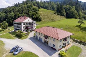 an aerial view of a house with two cars parked in front at Appartementhaus Glashütte in Kelchsau