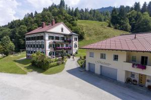 an aerial view of a house and a garage at Appartementhaus Glashütte in Kelchsau