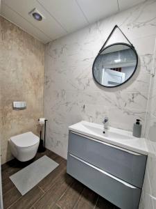 Łazienka w obiekcie Apartamenty Promyk Wisełka