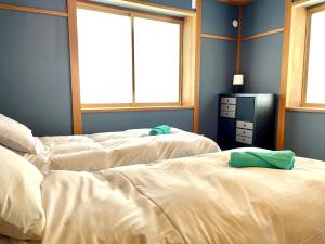 Postel nebo postele na pokoji v ubytování Ember Lodge - Hakuba