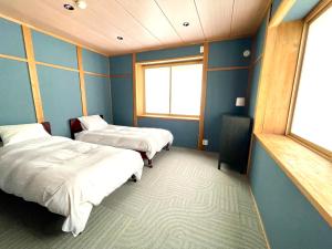 Postel nebo postele na pokoji v ubytování Ember Lodge - Hakuba