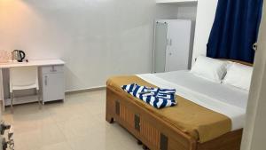 Postel nebo postele na pokoji v ubytování Madras Inn Nungambakam
