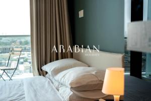En eller flere senge i et værelse på Beautiful Newly Renovated Studio - JLT Dubai