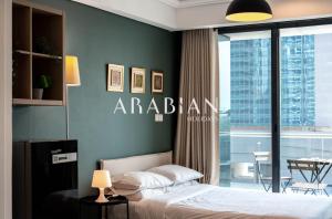 En eller flere senge i et værelse på Beautiful Newly Renovated Studio - JLT Dubai + 14 billeder