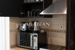 Køkken eller tekøkken på Beautiful Newly Renovated Studio - JLT Dubai