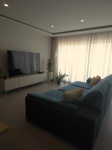 Televiisor ja/või meelelahutuskeskus majutusasutuses The Msida View apartment