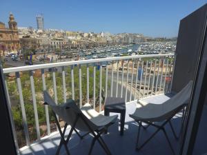Rõdu või terrass majutusasutuses The Msida View apartment