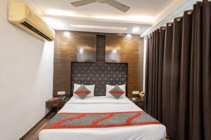 Postel nebo postele na pokoji v ubytování Hotel Gold Souk - Karol Bagh