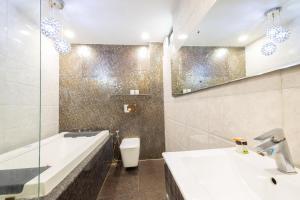 Koupelna v ubytování Hotel Gold Souk - Karol Bagh