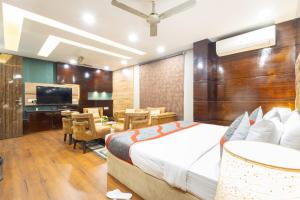 TV a/nebo společenská místnost v ubytování Hotel Gold Souk - Karol Bagh