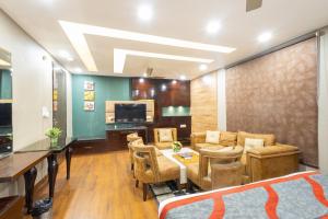 TV a/nebo společenská místnost v ubytování Hotel Gold Souk - Karol Bagh