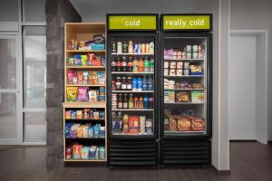 Supermarket nebo jiné obchody v  hotelu nebo okolí