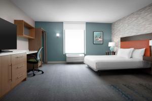 Postel nebo postele na pokoji v ubytování Home2 Suites by Hilton Eugene Downtown University Area