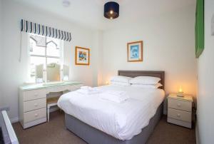 En eller flere senge i et værelse på Tredreath, Manor Cottages