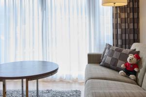 Uma área de estar em Dorint Parkhotel Bad Zurzach