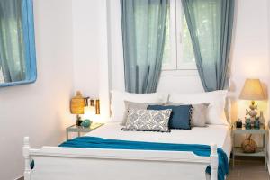 Fotografie z fotogalerie ubytování Kalamos sea view villa Beach walking distance v destinaci Áyioi Apóstoloi