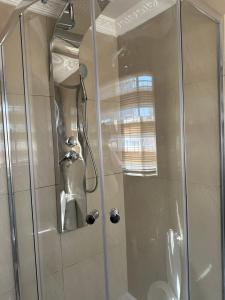 Bilik mandi di Jobak Farm House +13 gambar