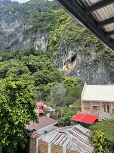 a view of a village with a mountain in the background at Kataluma Inn in El Nido