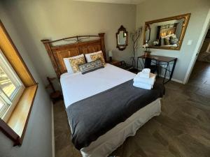 Ліжко або ліжка в номері Sedona GETAWAY with Panoramic red rock views