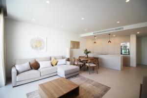 Posezení v ubytování Three Bedroom Villa With Private Pool & Solarium