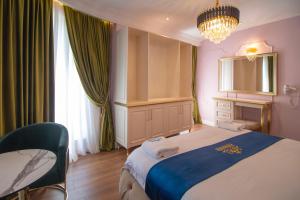 Giường trong phòng chung tại Hotel Ambasada QTA