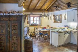 Kuchyň nebo kuchyňský kout v ubytování Blockhaus Schwalbennest