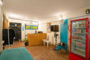 TV a/nebo společenská místnost v ubytování Locomo Express - Stay Work Eat