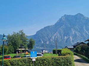 a parking lot with a view of a mountain at Appartement Demelfischer am See in Altmünster