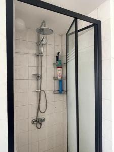 a shower in a bathroom with a glass door at Girne KKTC in Ayyorgi