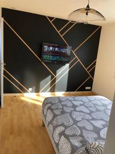 En eller flere senge i et værelse på Etaples maison de ville , maison de pêcheur + 1 billede