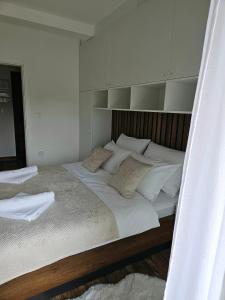 Postel nebo postele na pokoji v ubytování Apartman Svitanje
