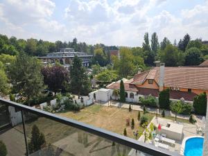 Bazén v ubytování Apartman Svitanje nebo v jeho okolí