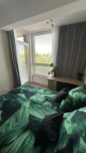 Ένα ή περισσότερα κρεβάτια σε δωμάτιο στο Apartament Bulwary Chrobrego 11c