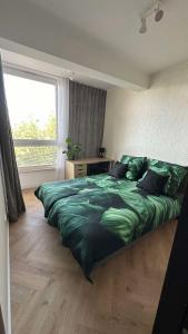 Ένα ή περισσότερα κρεβάτια σε δωμάτιο στο Apartament Bulwary Chrobrego 11c