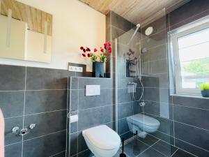 Koupelna v ubytování Dill Apartment Pleinfeld am Brombachsee I