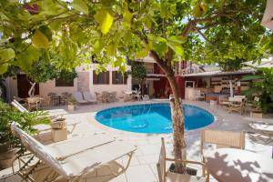 Bazén v ubytovaní Paradise Hotel alebo v jeho blízkosti
